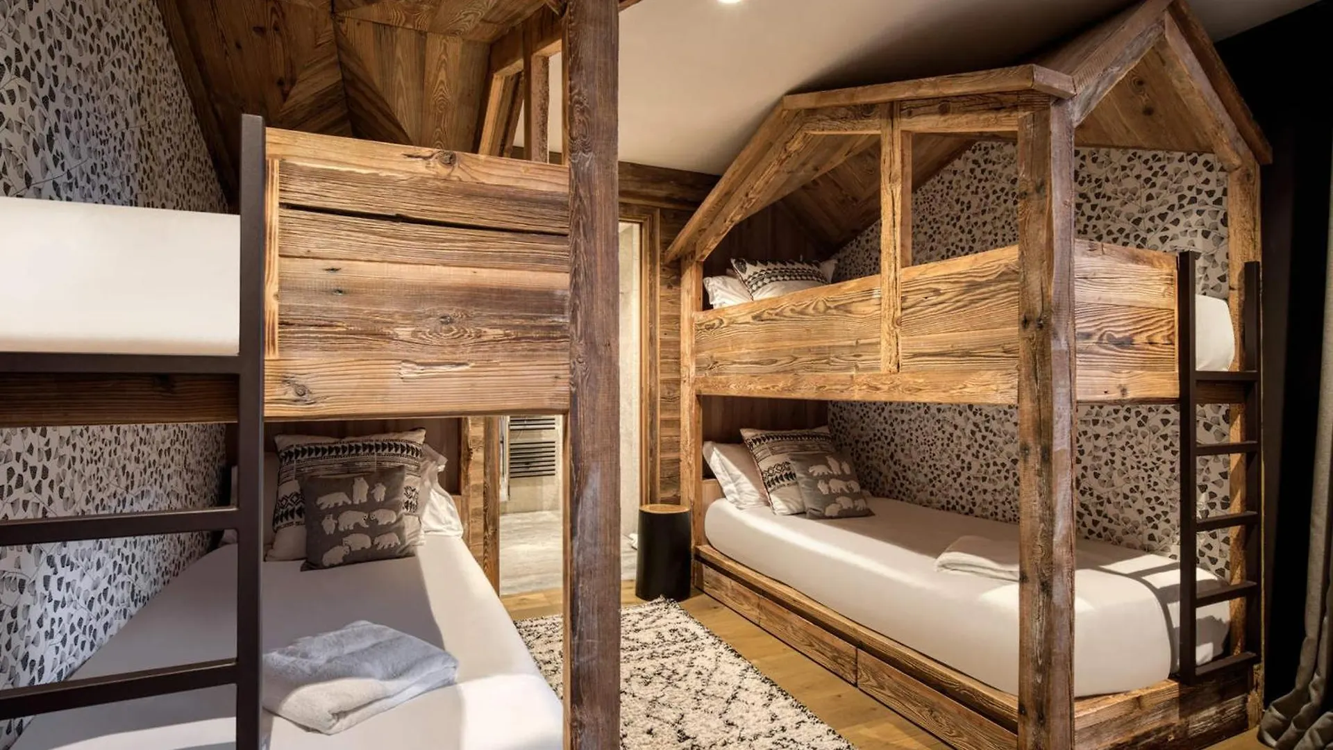 Chalet De Luxe Avec Piscine, Sauna, Hammam, Cinema Et Salle De Jeu - Fr-1-694-3 Val-d'Isere